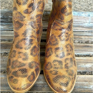 Womens Size 6.5โ Very G Snakeskin Ankle Booties